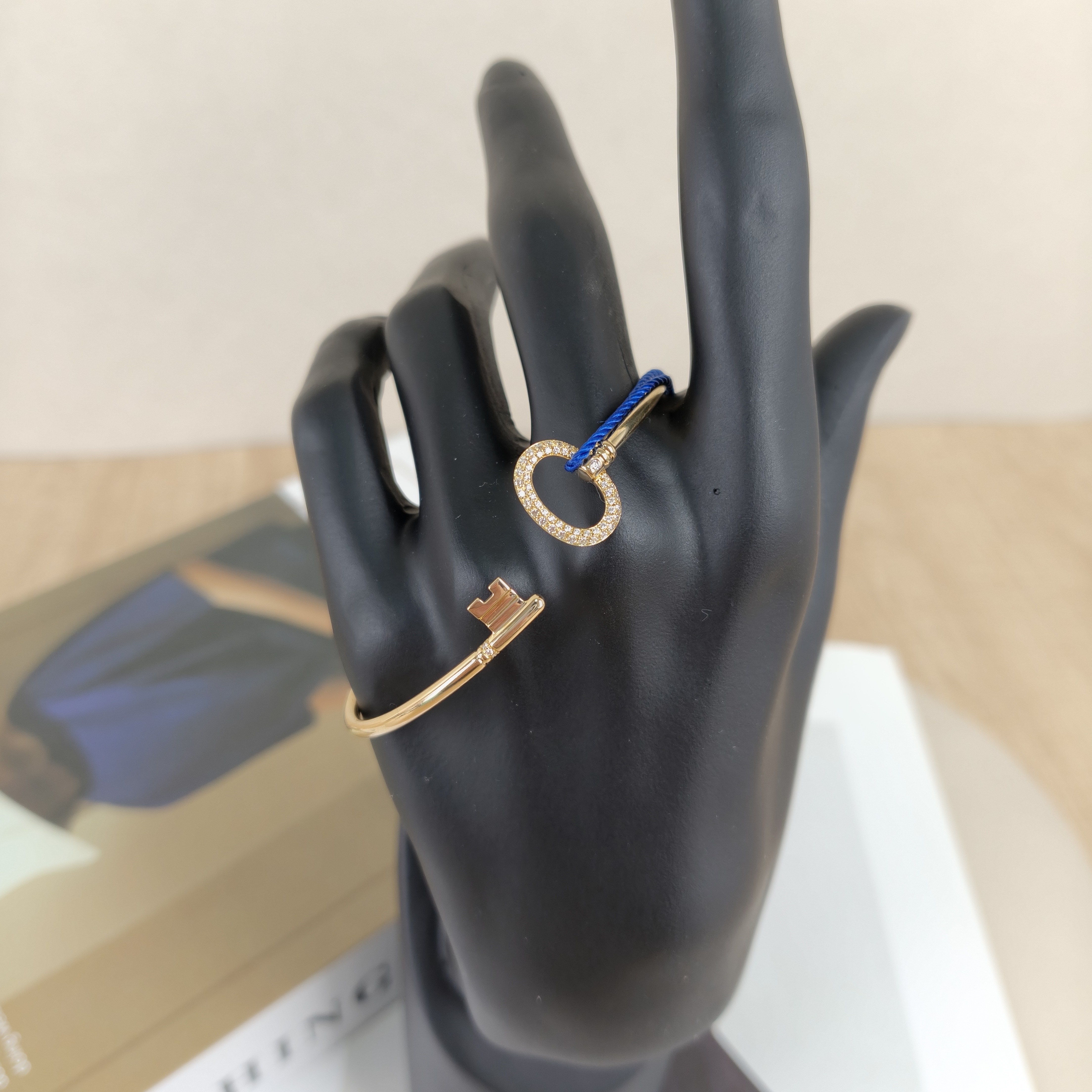 Tiffany&Co. Keys Collection Bangle Medium18k · Box · 18㎝ — cover view 4 of 9