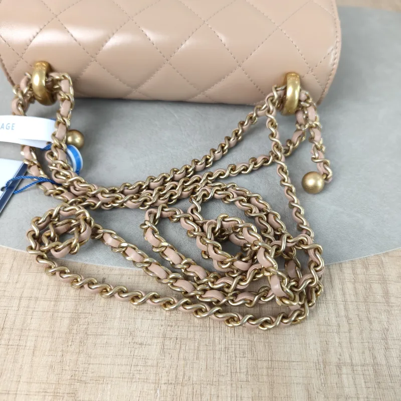 Chanel Crossbody Bag woc Taupe Calfskin One Size19 × 6 × 12 cm — detail view 3 of 12