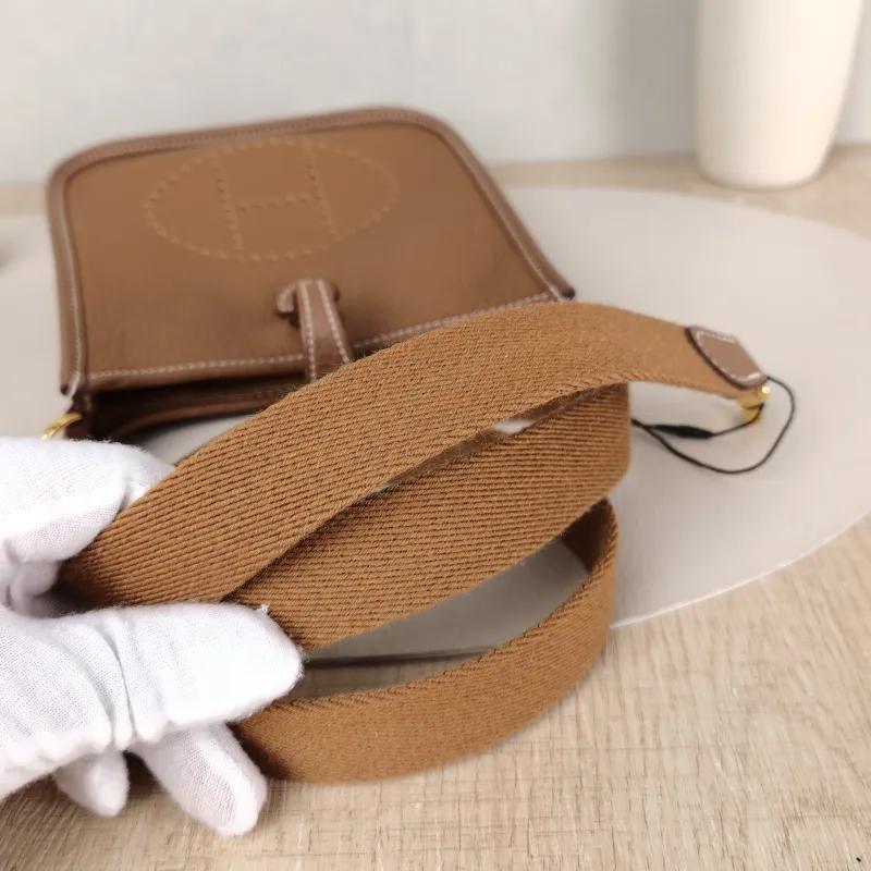 Hermès Crossbody Bag Evelyne Mini 16 Mini 16 Taurillon Clemence TC Calfskin Mini 17 × 5.5 × 18 cm W — detail view 6 of 9