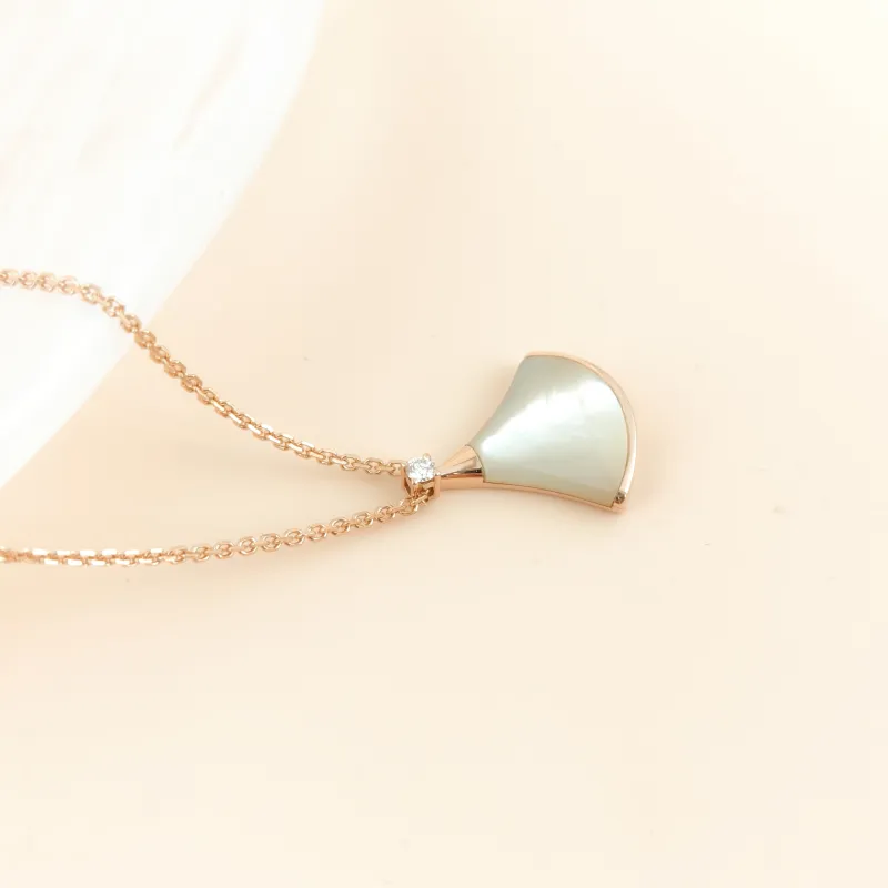 Bvlgari Necklace Divas' Dream White Mother-of-Pearl Diamond18KR ose Gold One Size 43cm โ cover view 8 of 10