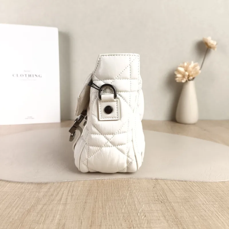 DIOR Crossbody Bag camp Messenger Bag White Calfskin Small 23 × 8 × 15 cm — detail view 4 of 11