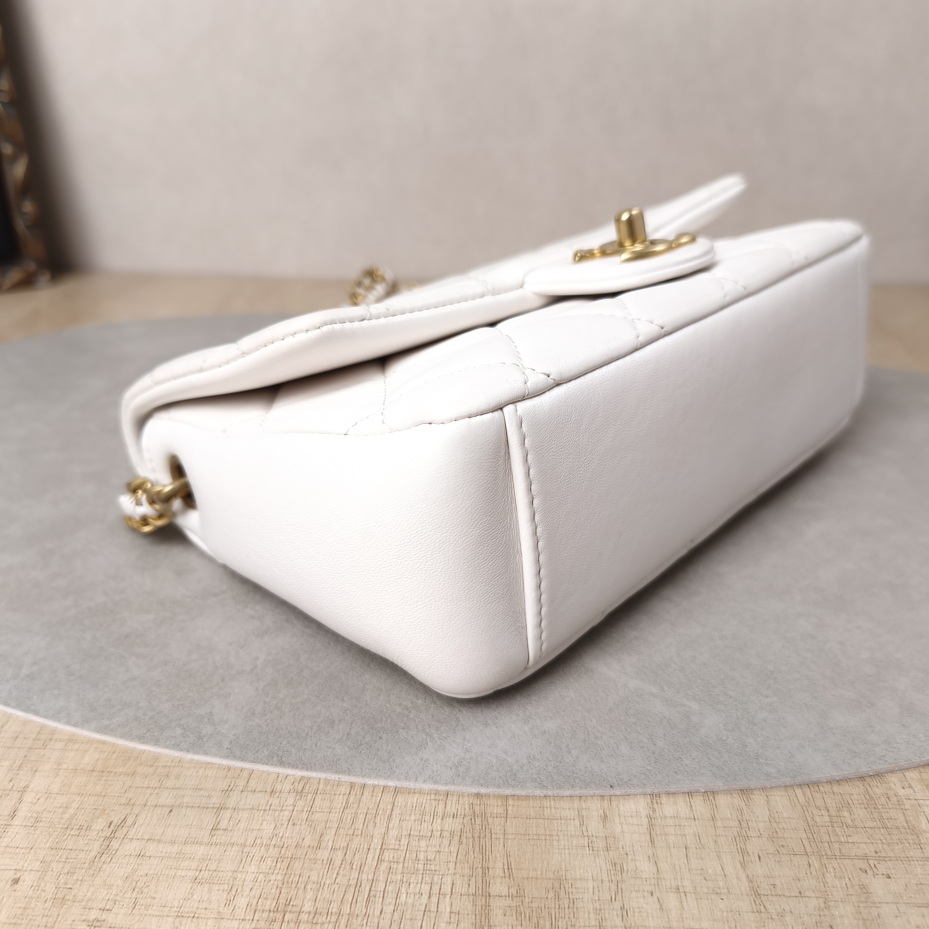 Chanel Crossbody Bag Classic Flap Large Mini CF Mini White Lambskin mini20 × 6 × 12 cm — cover view 10 of 11