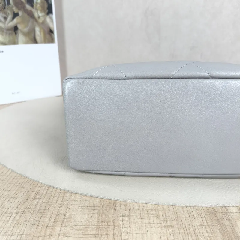 Chanel Shoulder Bag hobo Grey Lambskin One Size 22 × 8 × 16 cm — detail view 9 of 10
