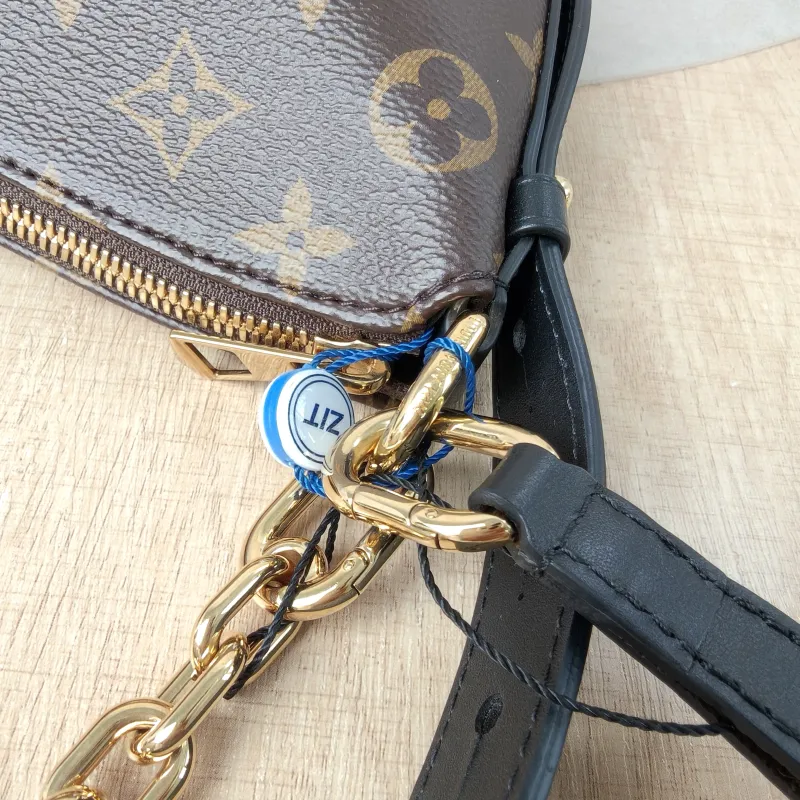 Louis Vuitton Shoulder Bag COOKIE Monogram PVC BB 28.5 × 5 × 19 cm — detail view 3 of 13