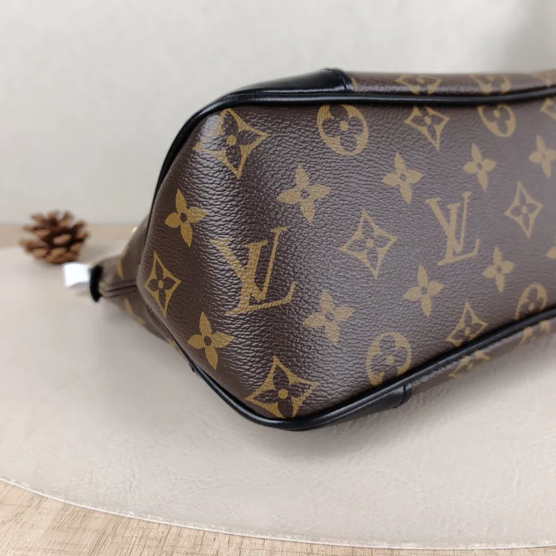 Louis Vuitton Crossbody Bag Boulogne PVC Small 26 × 9.5 × 16 cm — detail view 6 of 12