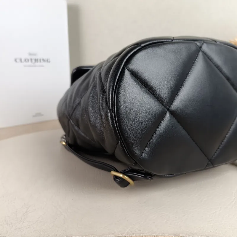 Chanel Backpack19Bag Backpack Black Lambskinmini22 × 16 × 26 cm — detail view 4 of 12