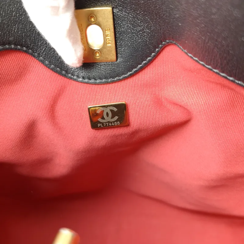 Chanel Shoulder Bag hobo Black Calfskin One Size 27 × 7 × 27 cm — detail view 10 of 10