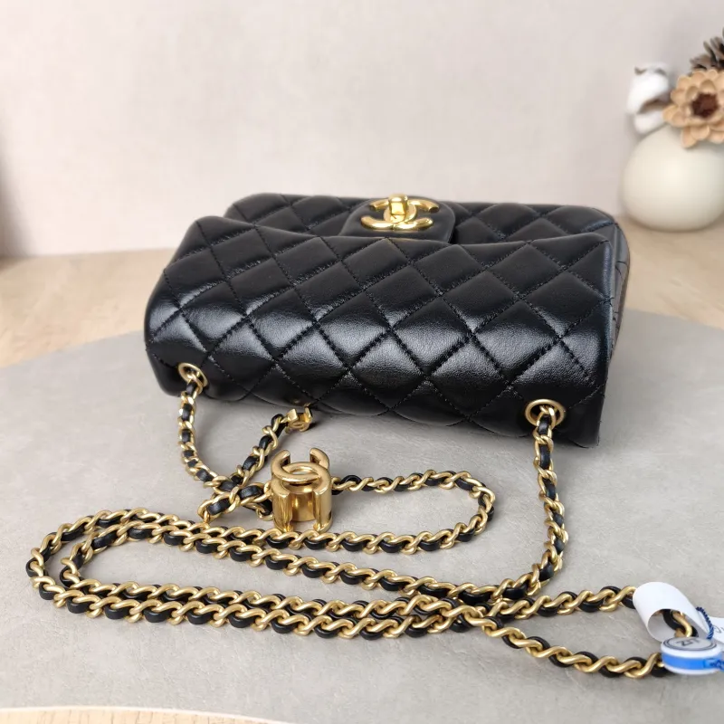 Chanel Crossbody Bag 25b c mini Black Lambskin mini 20 × 6 × 12 cm — detail view 4 of 10