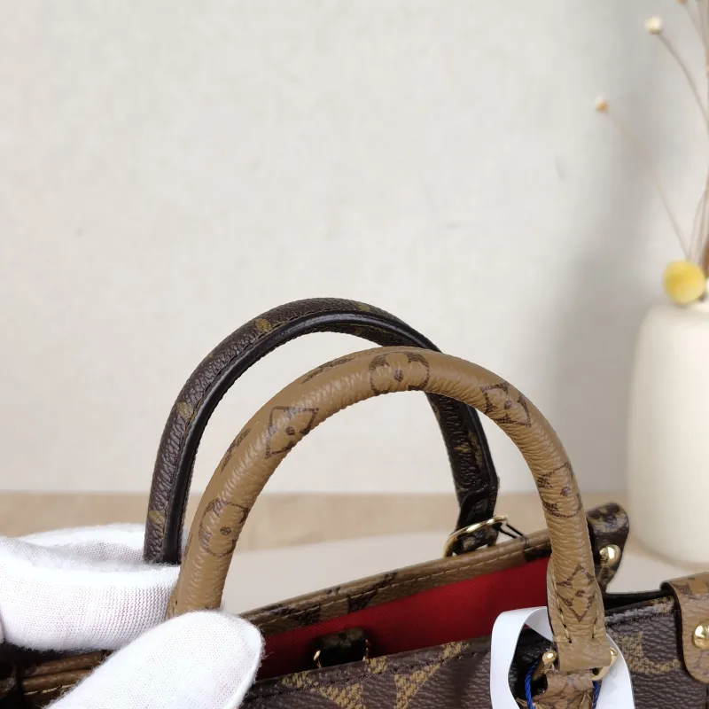 Louis Vuitton Crossbody Bag Onthego BB Monogram PVCBB18 × 8.5 × 15 cm — detail view 9 of 13
