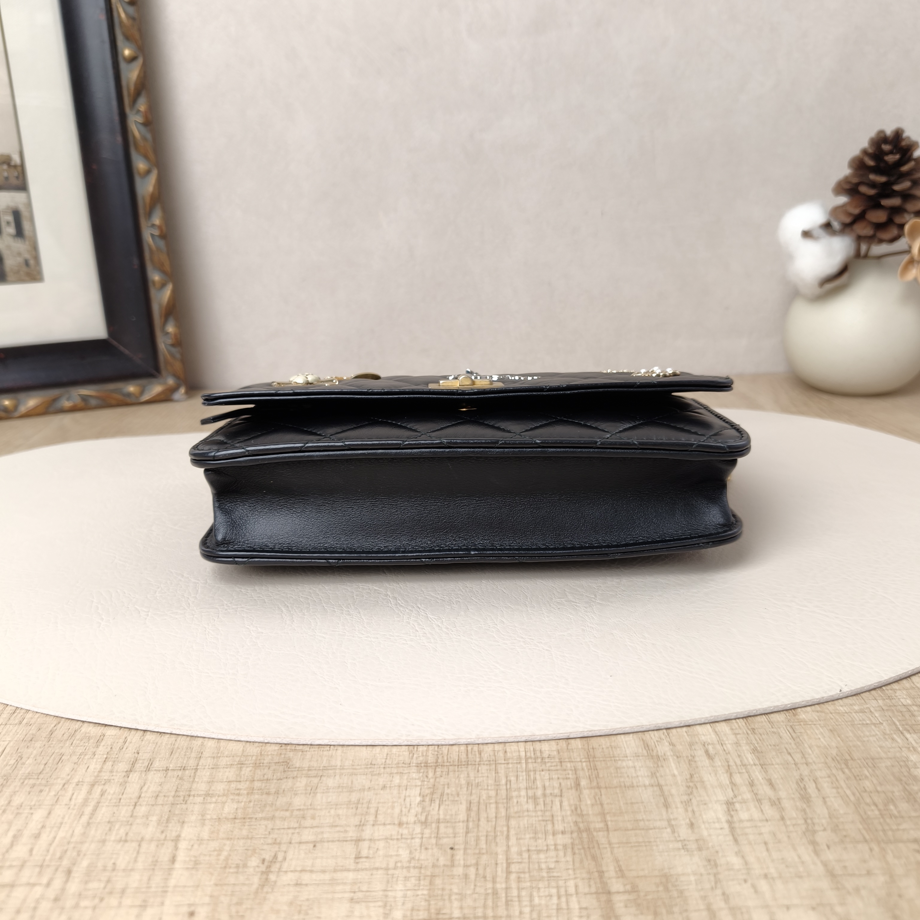 Chanel Crossbody Bag2.55Collection Edition Crossbody Bag Black Calfskin One Size19 × 4 × 13 cm — cover view 2 of 9
