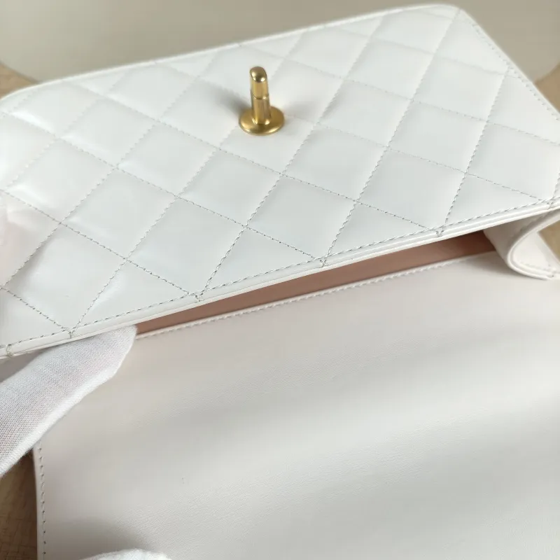 Chanel Crossbody Bag White Calfskin Medium 22 × 8 × 14.5 cm — detail view 12 of 14