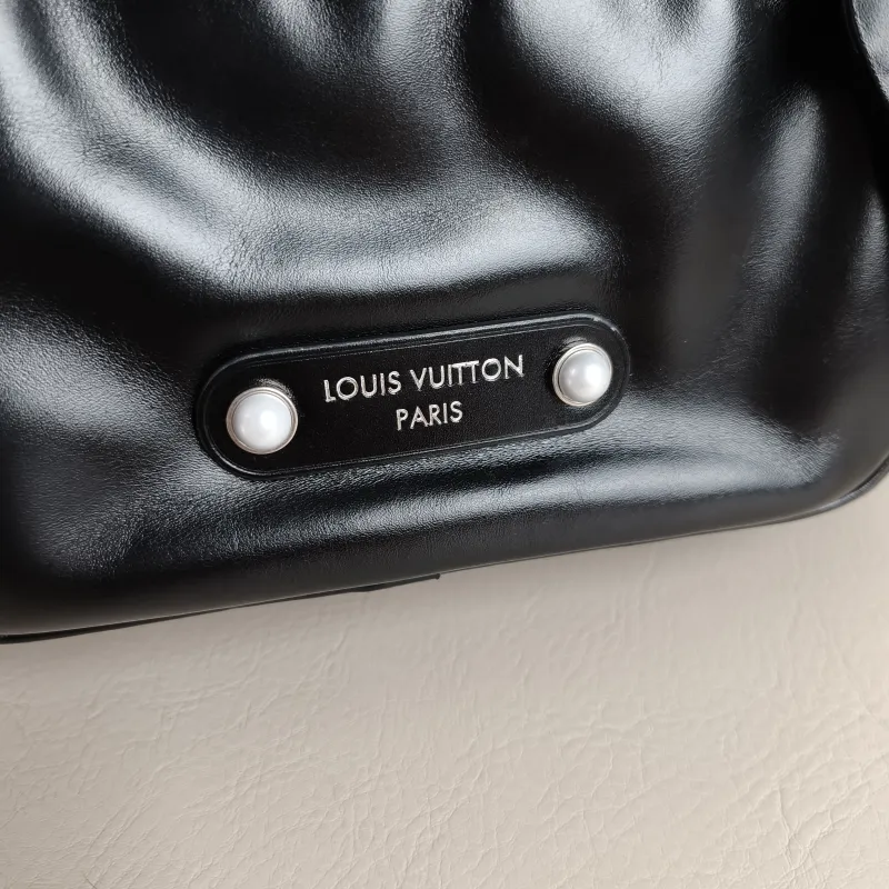 Louis Vuitton Crossbody Bag Keepall Cargo 25 Medium 25 × 11 × 15 cm — detail view 11 of 12
