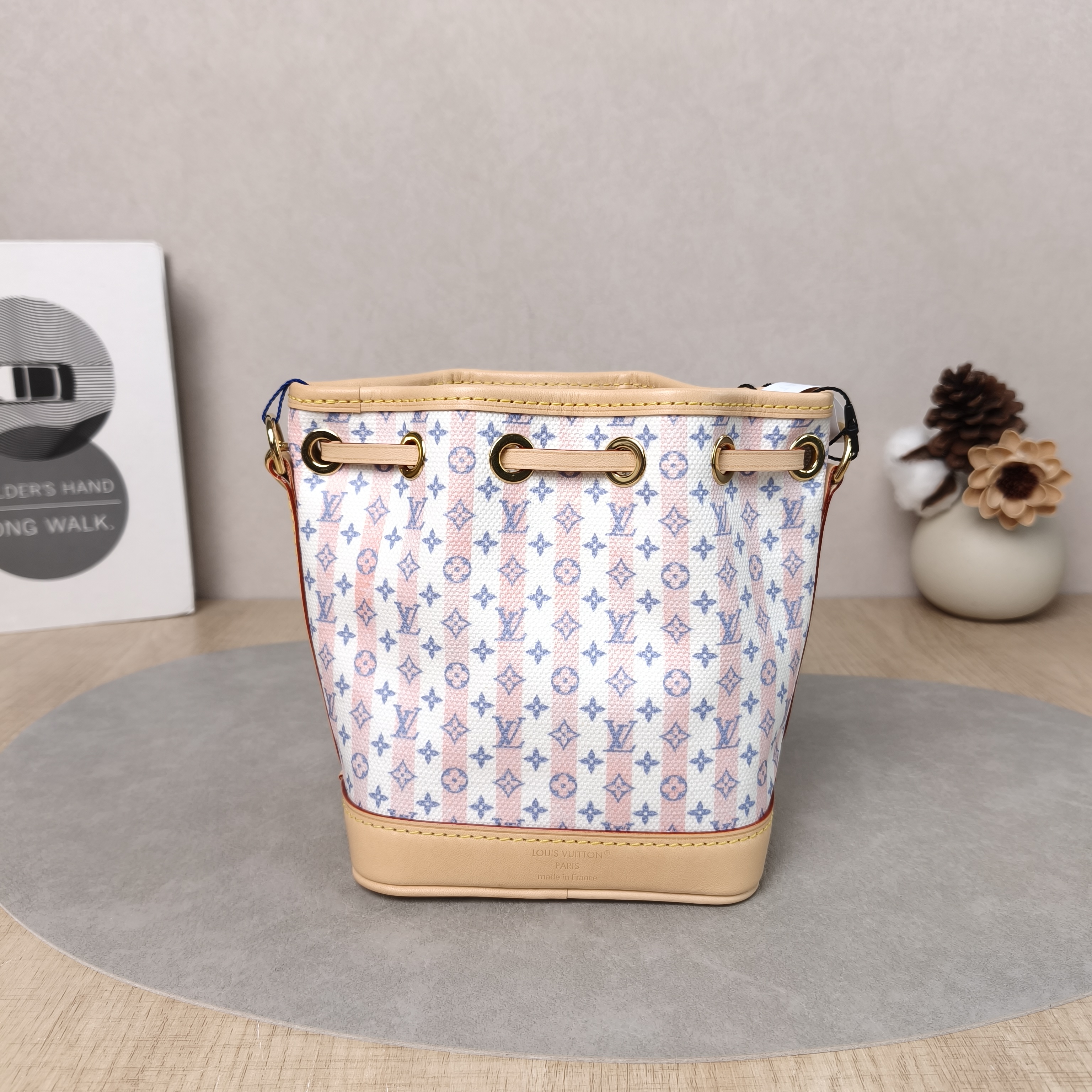 Louis Vuitton Shoulder Bag NANO NOÉ Bucket Bag Nano Pink PV Cnano13 × 10 × 16 cm — cover view 4 of 6