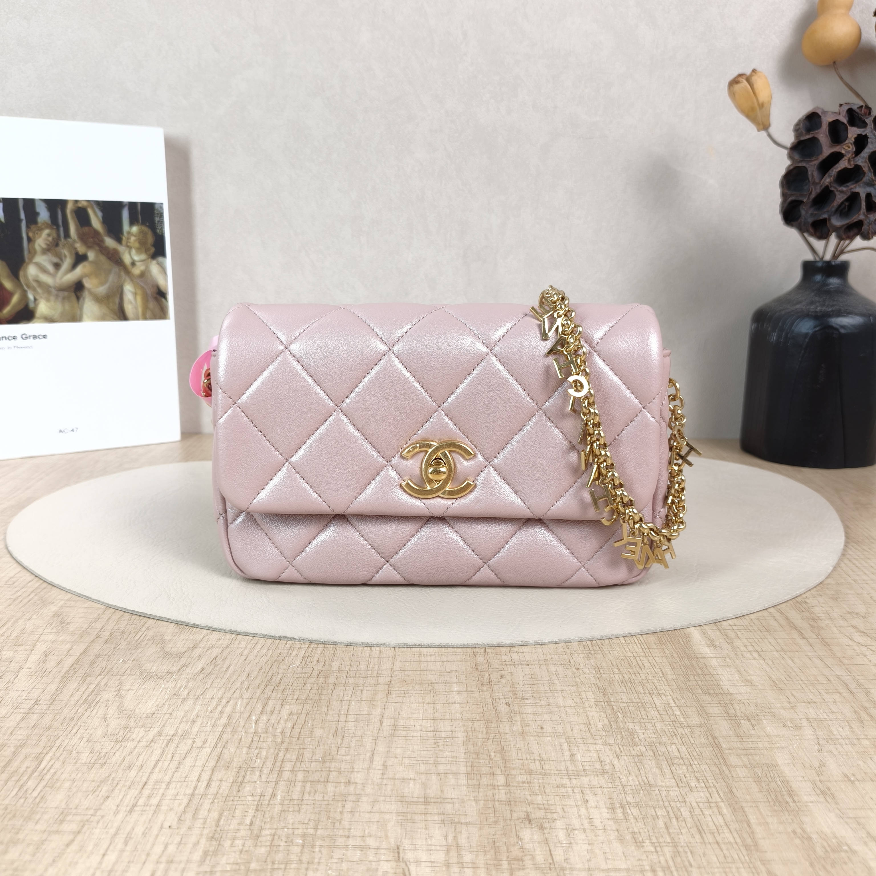 Chanel Crossbody Bag24p Calfskin One Size20 × 5.5 × 13 cm