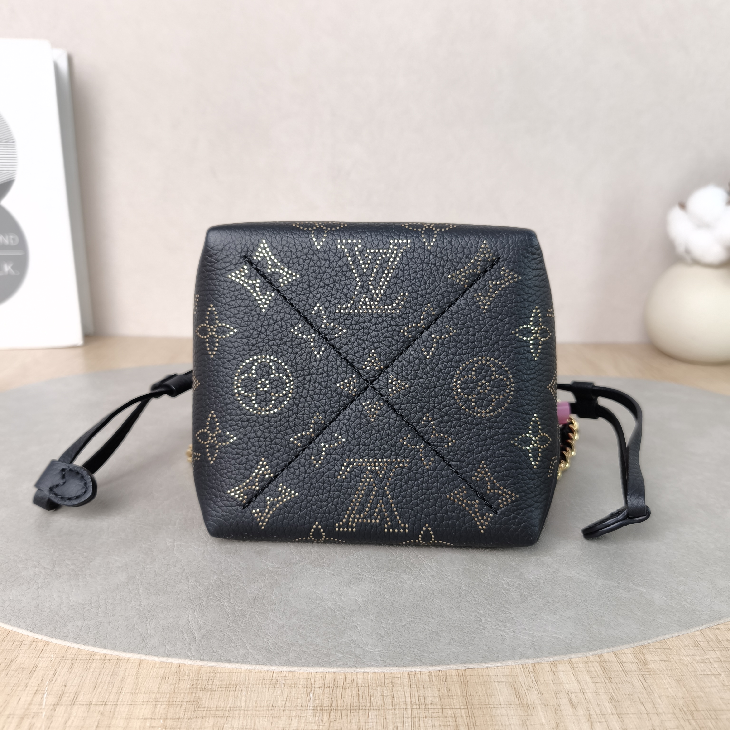 Louis Vuitton Crossbody Bag BELLA Gold Black Calfskin Pico13 × 10.5 × 11 cm — cover view 4 of 6