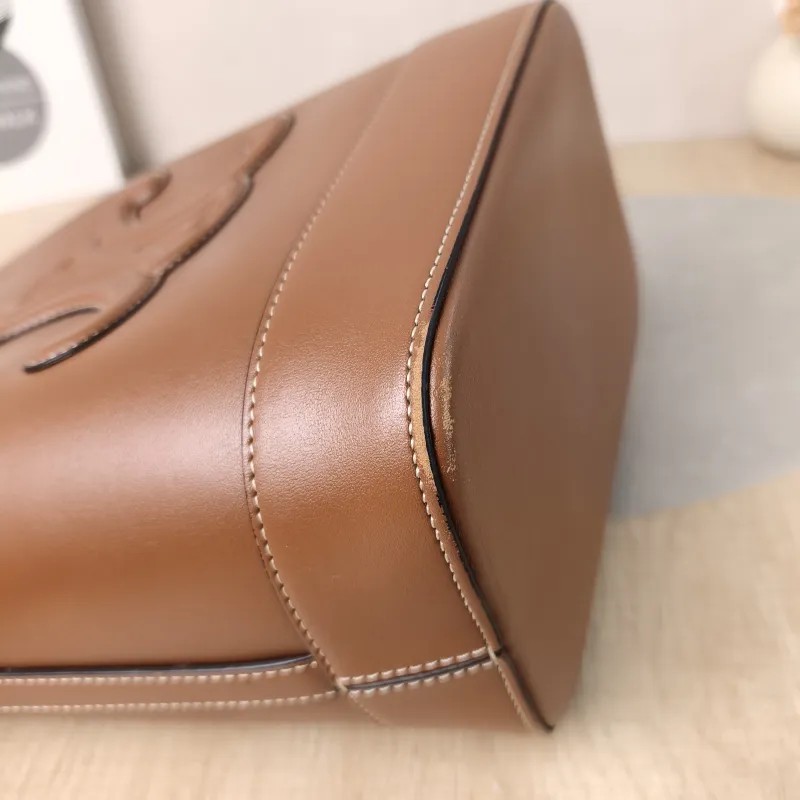CELINE Shoulder Bag BUCKET TRIOMPHE Bucket Bag Calfskin Small17 × 10 × 22 cm — detail view 8 of 13