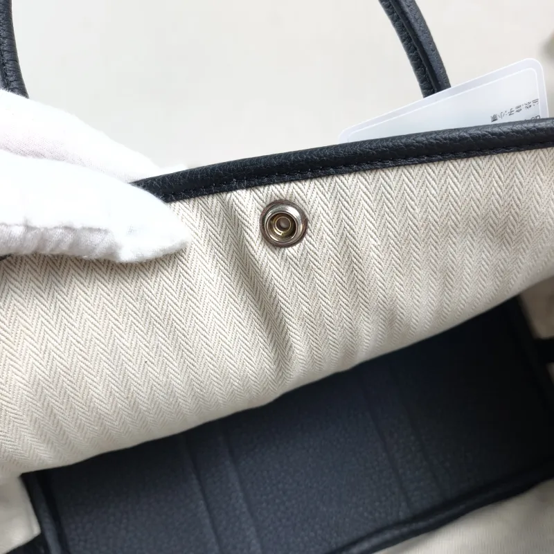 Hermès Top Handle Bag Garden Party 30 30Black Negonda Calfskin Medium30 × 13 × 21 cm — detail view 6 of 11