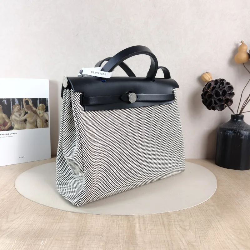 Hermès Crossbody Bag Herbag 31 Black · White Canvas Medium 30.5 × 11 × 25.5 cm u — cover view 5 of 6