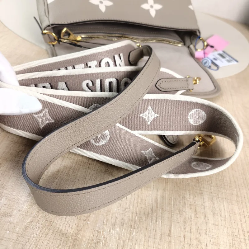 Louis Vuitton Crossbody Bag Diane Baguette Bag Monogram Empreinte Embossed Calfskin Small 24 × 9 × 15 cm — detail view 12 of 13
