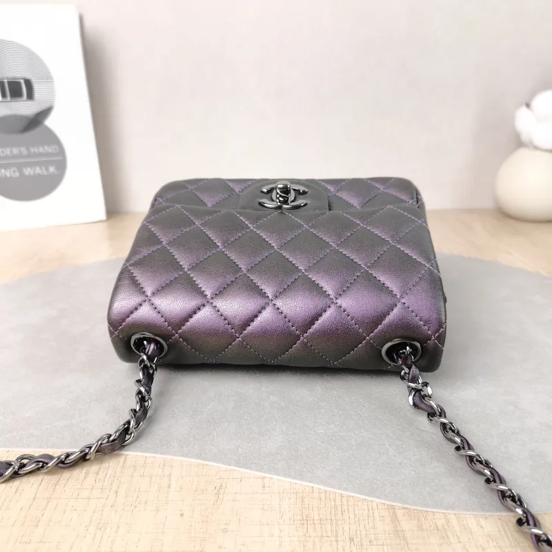 Chanel Crossbody Bag Classic Flap Mini CF Mini Lambskin One Size 17 × 8 × 13.5 cm 24 — detail view 3 of 11