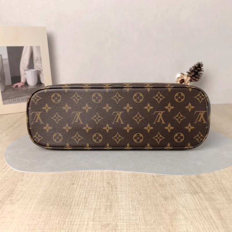 Louis Vuitton Shoulder Bag Lineup Monogram PVC One Size 34.5 × 13 × 26 cm — cover view 6 of 6
