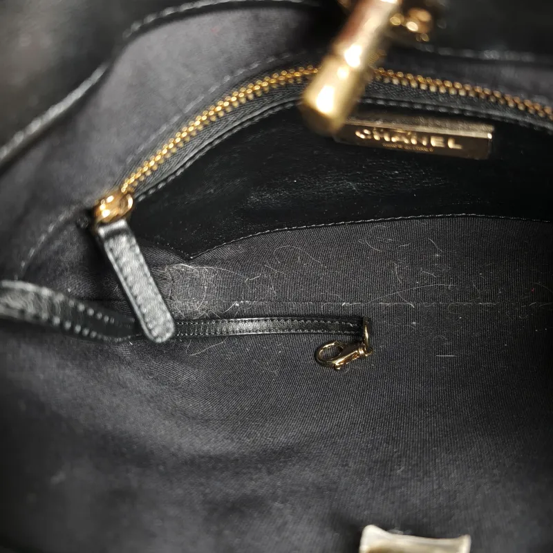 Chanel Crossbody Bag 31Bag Patent Leather Mini 23 × 5.5 × 22 cm — detail view 12 of 12