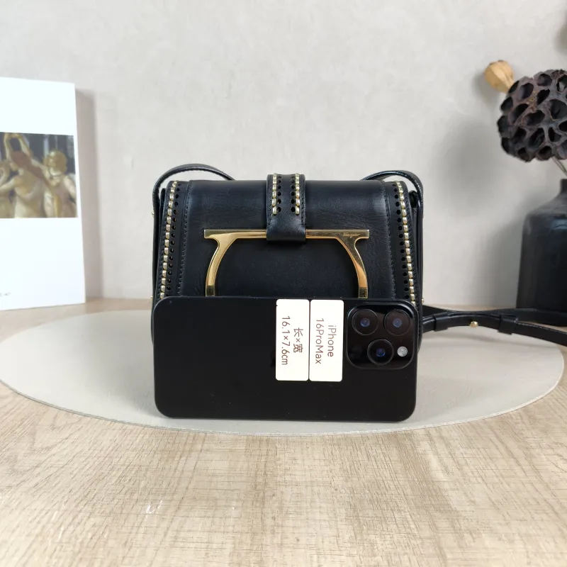 FERRAGAMO Shoulder Bag Shoulder Bag Black Calfskin One Size18 × 5 × 15 cm — cover view 4 of 5