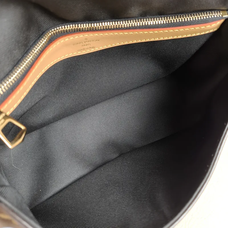 Louis Vuitton Crossbody Bag Diane Baguette Bag Shoulder Strap PVC Small 24 × 9 × 15 cm — detail view 5 of 12