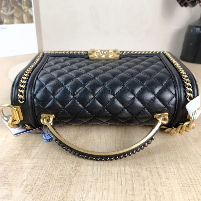 Chanel Crossbody Bag le boy Black Calfskin Medium 25 × 9 × 15 cm — detail view 9 of 12