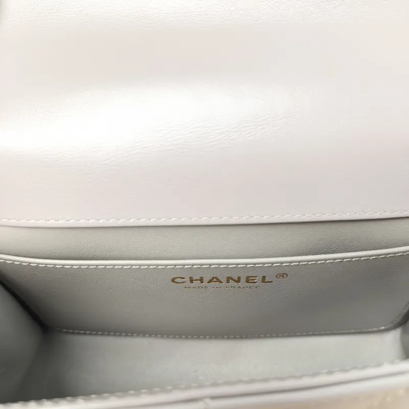 Chanel Crossbody Bag woc Calfskin Medium22 × 8 × 14.5 cm — detail view 13 of 16