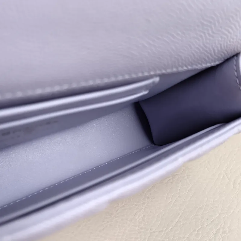 Chanel Crossbody Bag kelly Grained Calfskin One Size 18 × 4.5 × 10 cm — detail view 9 of 11