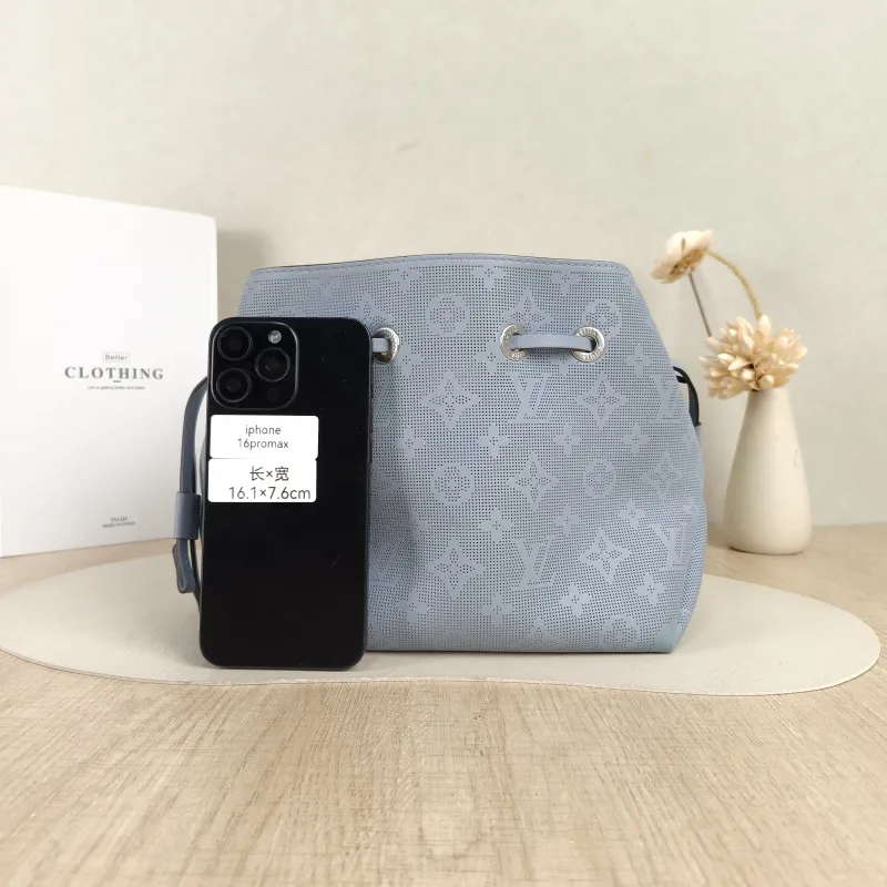 Louis Vuitton Crossbody Bag BELLA Calfskin One Size22 × 14 × 19 cm — cover view 3 of 5