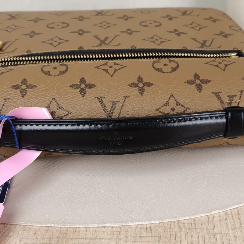 Louis Vuitton Crossbody Bag Pochette Métis Monogram Colorblock PVC Medium 25 × 7 × 19 cm — detail view 3 of 13