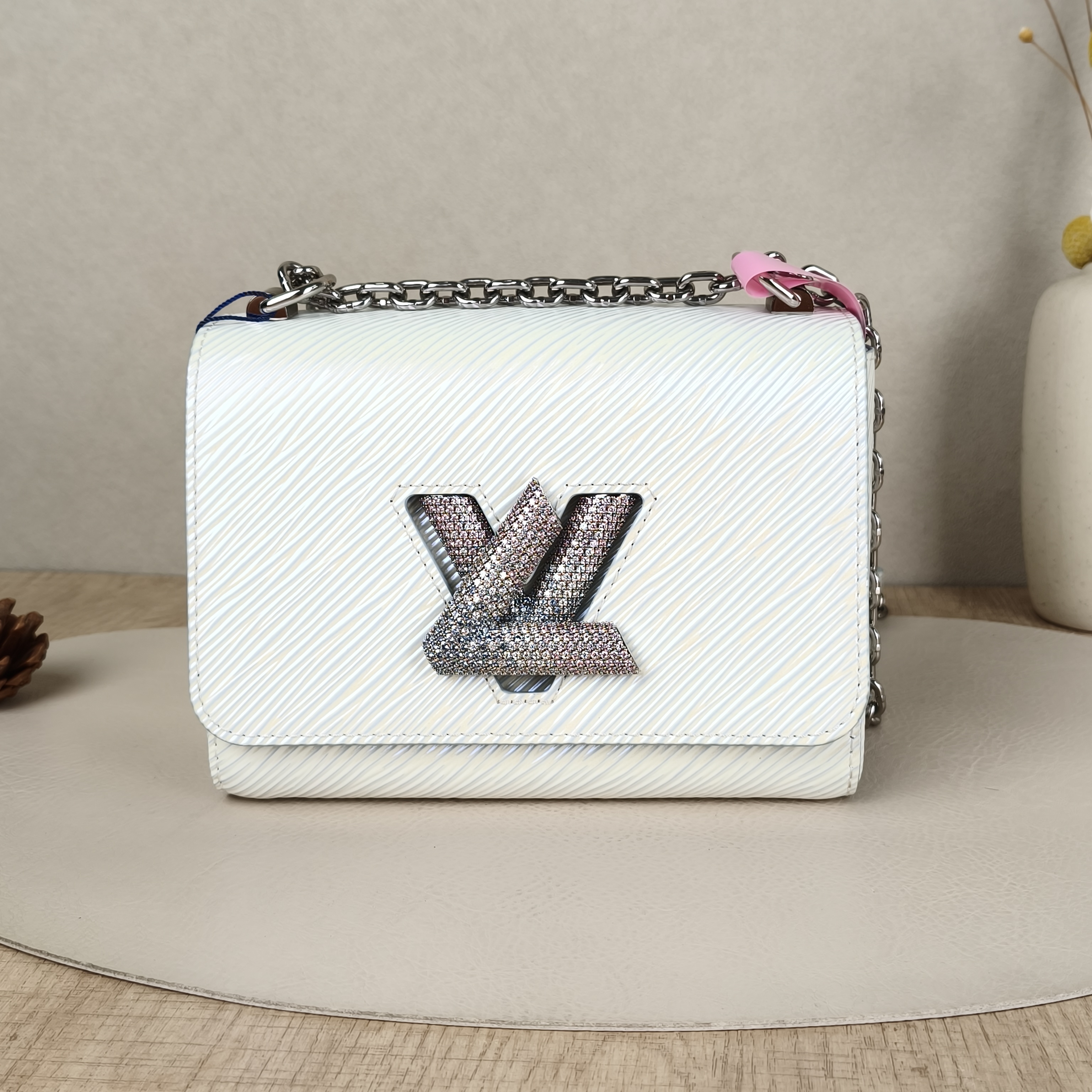 Louis Vuitton Crossbody Bag Twist Epi Embossed Calfskin Small19 × 9 × 15 cm