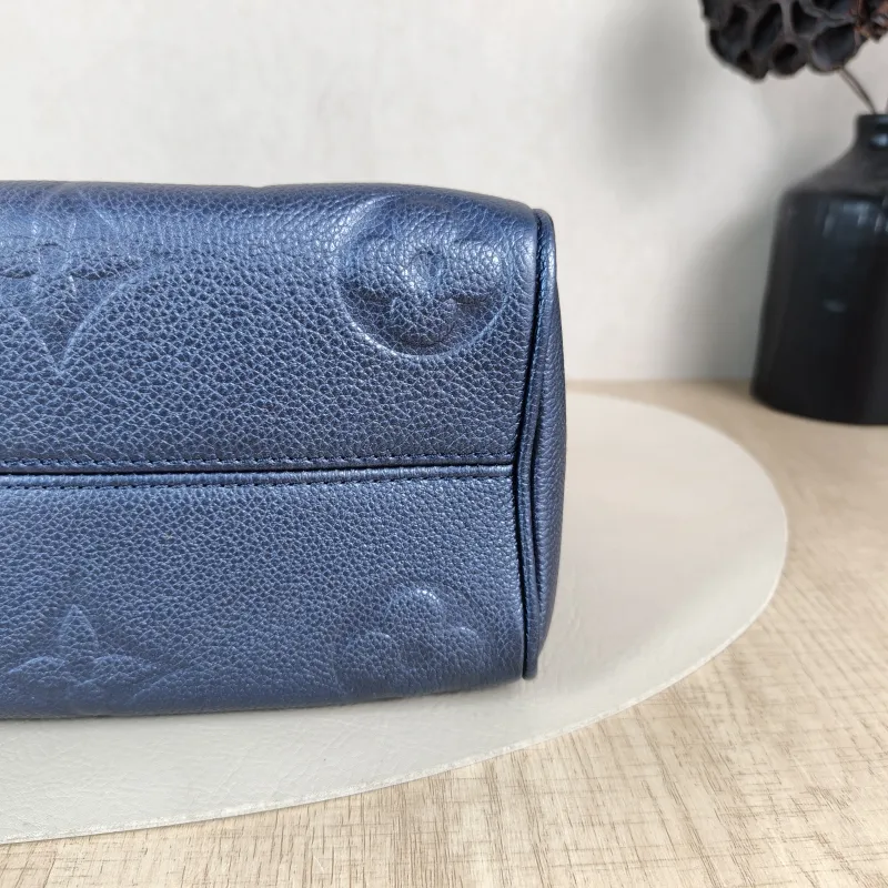 Louis Vuitton Crossbody Bag Speedy20 Calfskin One Size 20.5 × 12 × 13.5 cm — detail view 11 of 12