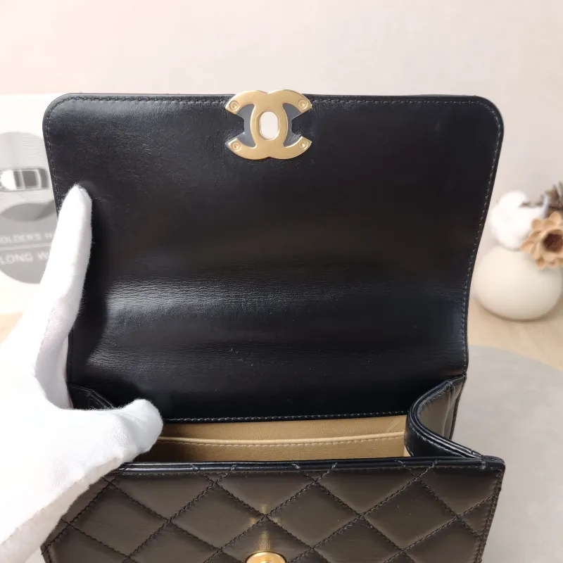 Chanel Crossbody Bag Black Calfskin Small19 × 8 × 12 cm — detail view 9 of 11
