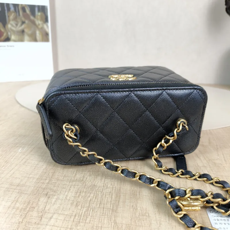 Chanel Crossbody Bag Edition 16 × 8 × 9.5 cm — detail view 10 of 13
