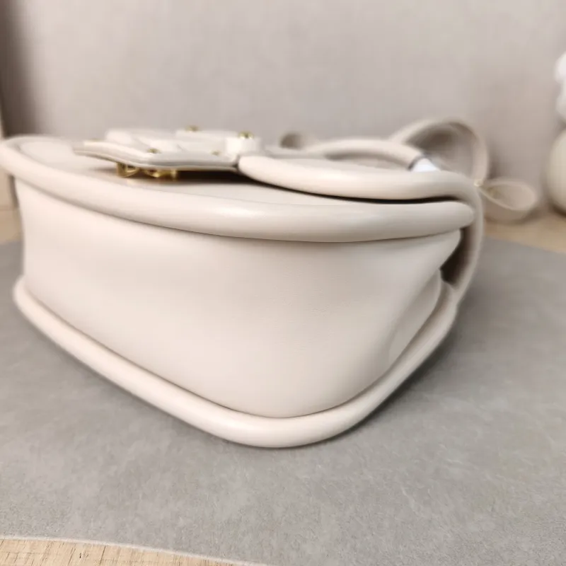 Louis Vuitton Crossbody Bag Hide and Seek Messenger Bag White Epi Embossed Calfskin 21 × 8 × 15 cm — detail view 3 of 11