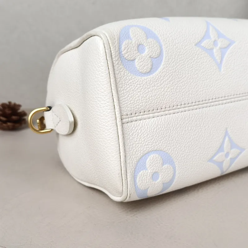 Louis Vuitton Crossbody Bag Speedy20 White · Blue Empreinte Embossed Calfskin Small 20.5 × 12 × 13.5 cm — detail view 2 of 11