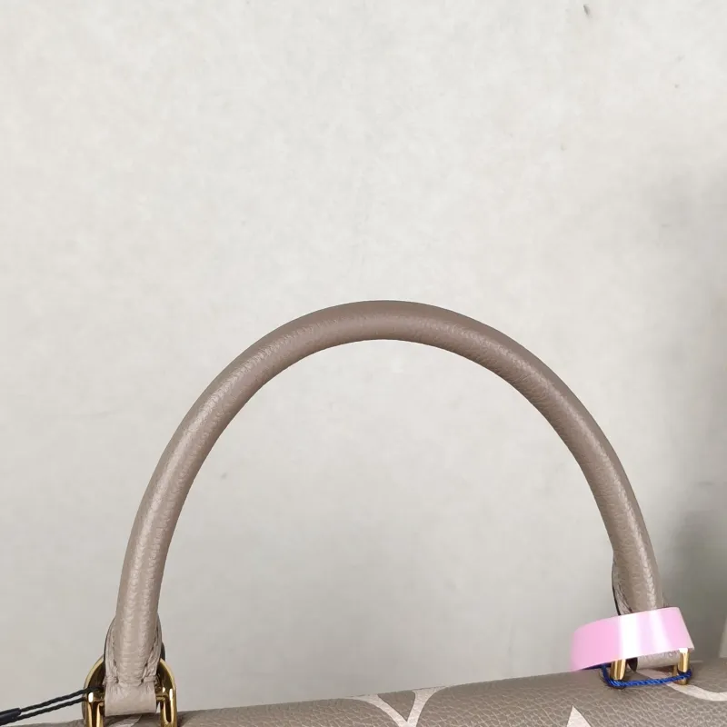 Louis Vuitton Crossbody Bag MADELEINE Empreinte Embossed Calfskin Medium30 × 11 × 19.5 cm — detail view 6 of 14