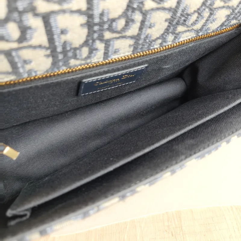DIOR Crossbody Bag 30Montaigne 30 Edition Canvas Medium 25 × 9 × 16.5 cm — detail view 9 of 11