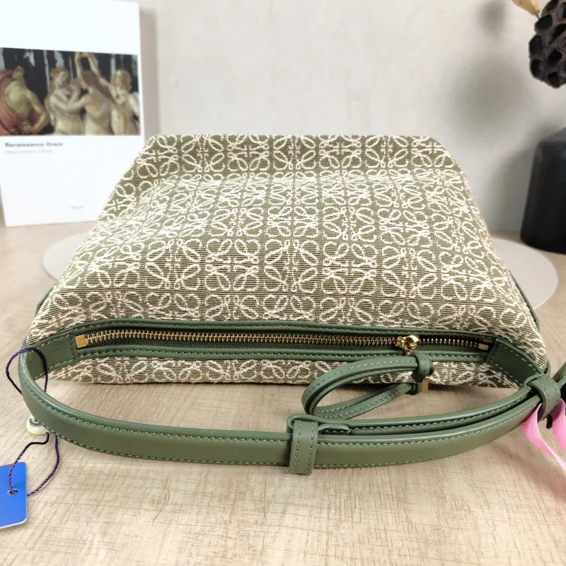 LOEWE Top Handle Bagcubi Vanity Case Bag Monogram Canvas Small20 × 11 × 15 cm — detail view 7 of 10