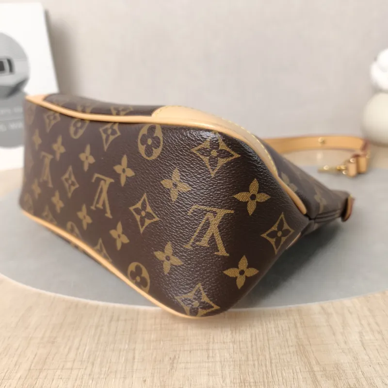 Louis Vuitton Crossbody Bag Boulogne PVC Small26 × 9.5 × 16 cm — detail view 11 of 13