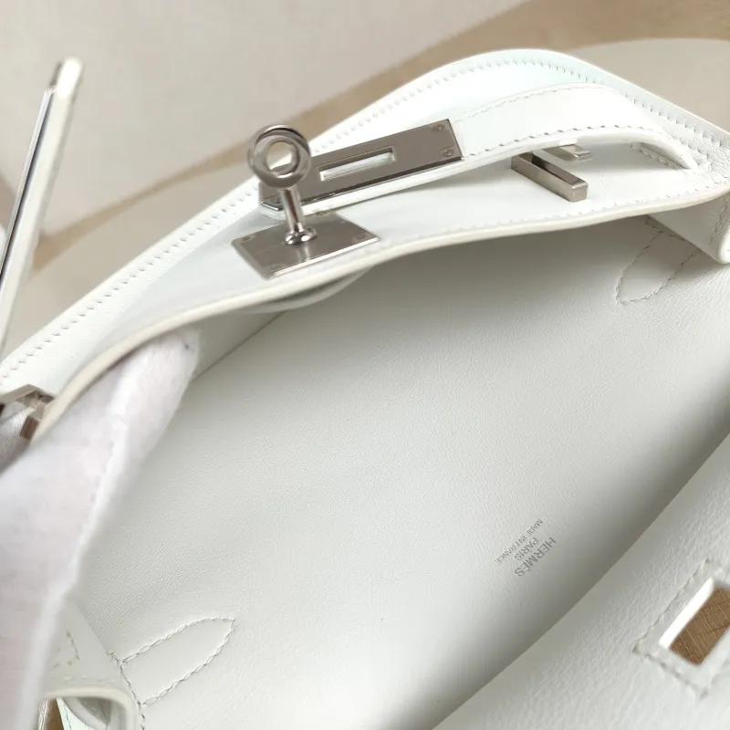 Hermès Crossbody Bag Jypsiere 23 01Blanc White Swift Calfskin Mini 23 × 5 × 17 cm W — detail view 3 of 11