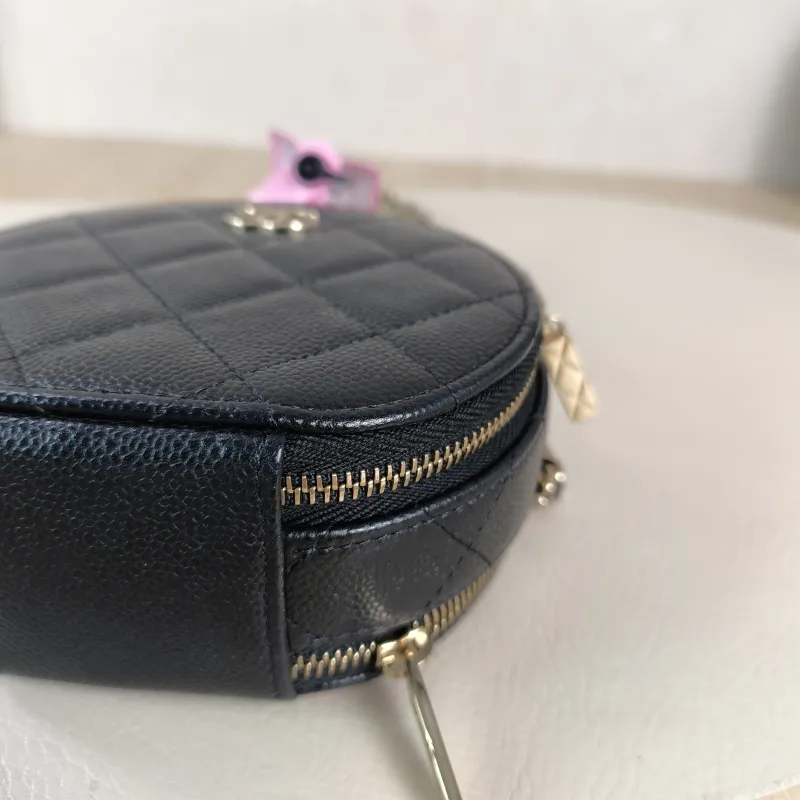 Chanel Crossbody Bag Crossbody Bag Black Grained Calfskin 12 × 5.5 × 11 cm 31 — detail view 5 of 12