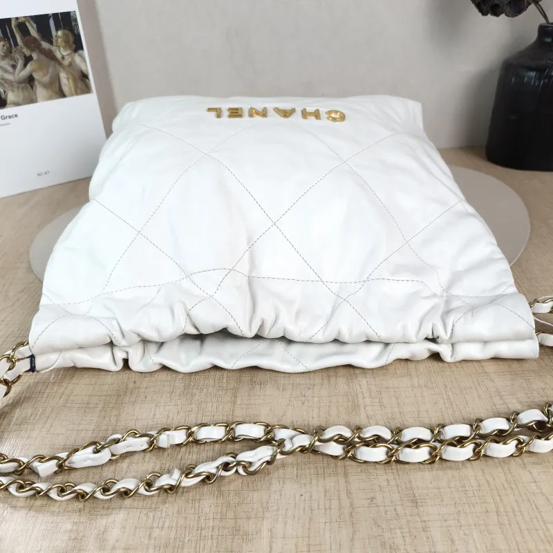Chanel Shoulder Bag 22Bag White CC alfskin Small 35 × 7 × 37 cm — detail view 6 of 13