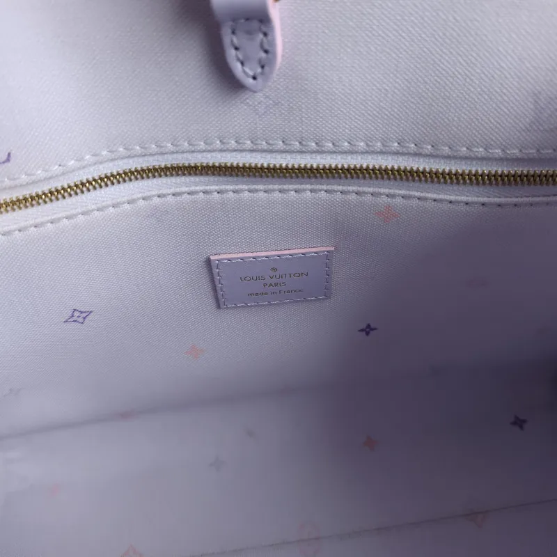 Louis Vuitton Top Handle Bag Onthego Calfskin Small 25 × 11.5 × 19 cm — detail view 9 of 10