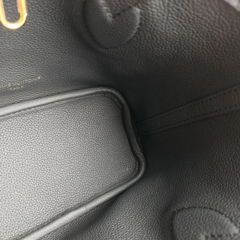 Louis Vuitton Crossbody Bag NEVERFULL INSIDE OUT BB Black PVC · Calfskin BB 26.5 × 11 × 16.5 cm — detail view 9 of 11