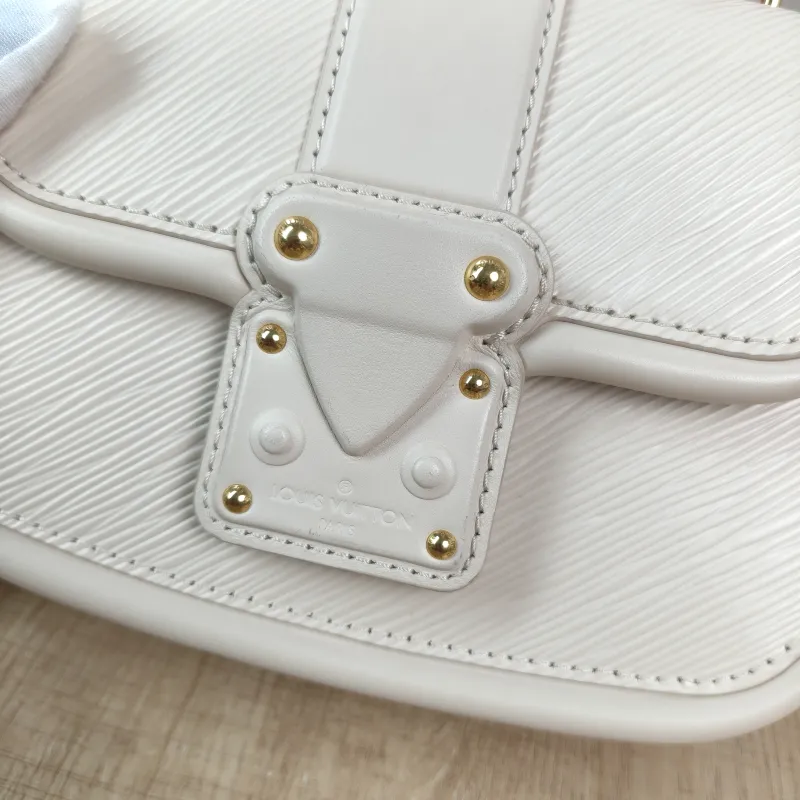 Louis Vuitton Crossbody Bag Hide and Seek Messenger Bag White Epi Embossed Calfskin One Size21 × 8 × 15 cm — detail view 10 of 14
