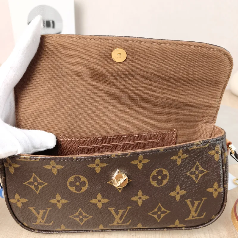 Louis Vuitton Crossbody Bag IVY Monogram PVC Small23.5 × 4.3 × 12 cm — detail view 11 of 12